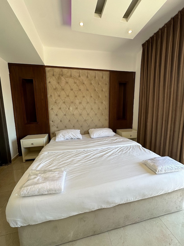 Charming Amman Apartment With Electric Heating & Pool Access