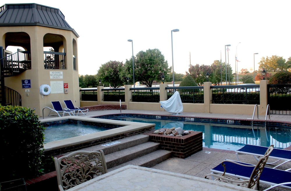 Longview Vacations - Days Inn by Wyndham Longview South - Property Image 7
