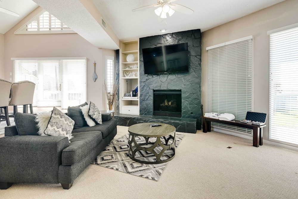 Pet-friendly Galveston Home w/ Wraparound Deck