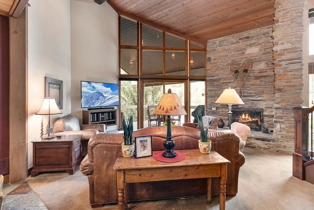 Powder Run at Deer Valley Resort - Four Bedroom Condo with Hot Tub #A32 4 Condo