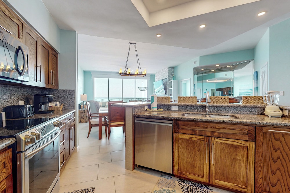 Gorgeous 3BR Penthouse w/ Lanai Facing the Gulf