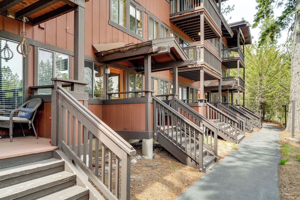 Hike, Sled & Ski! Cozy Tahoe City Condo w/ Hot Tub