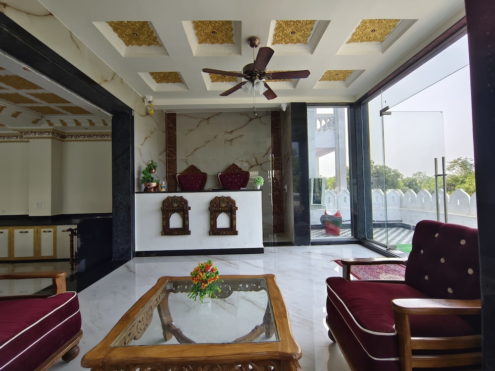Lobby & Reception