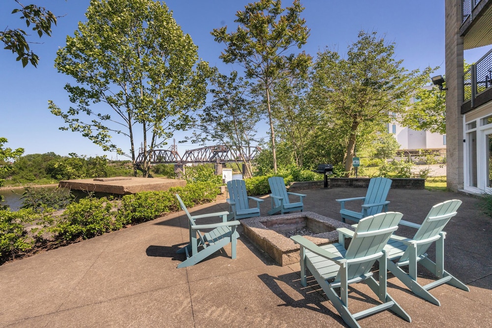 Riverside Roost view 4
