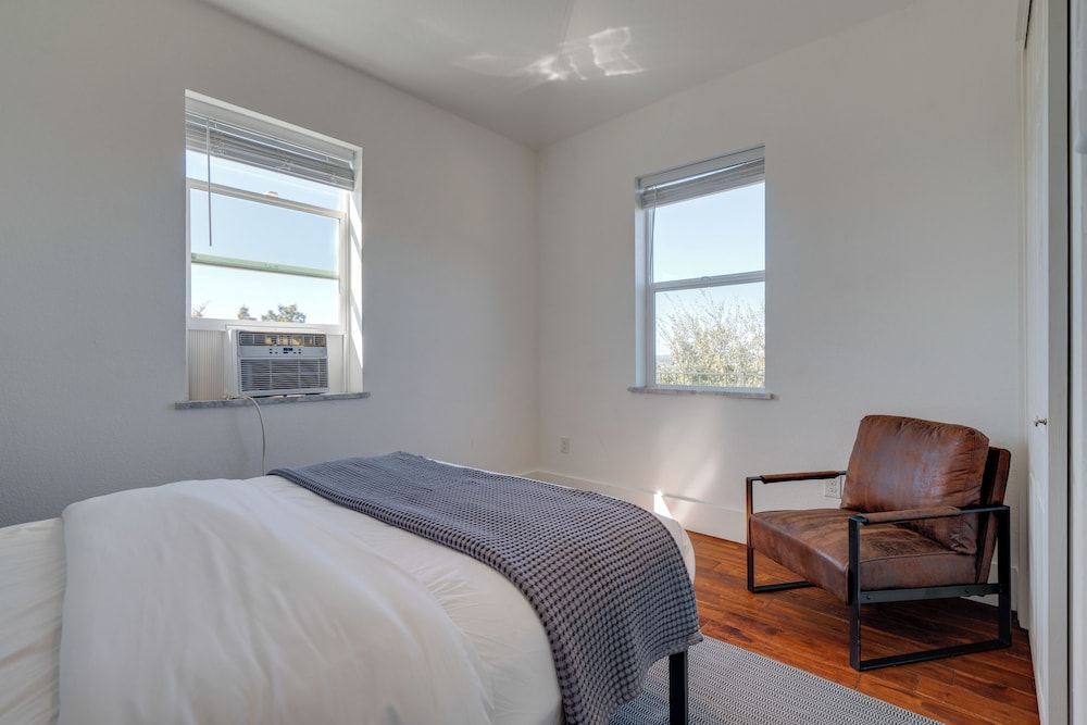 Near Lake Travis & Marina: Modern Austin Getaway!