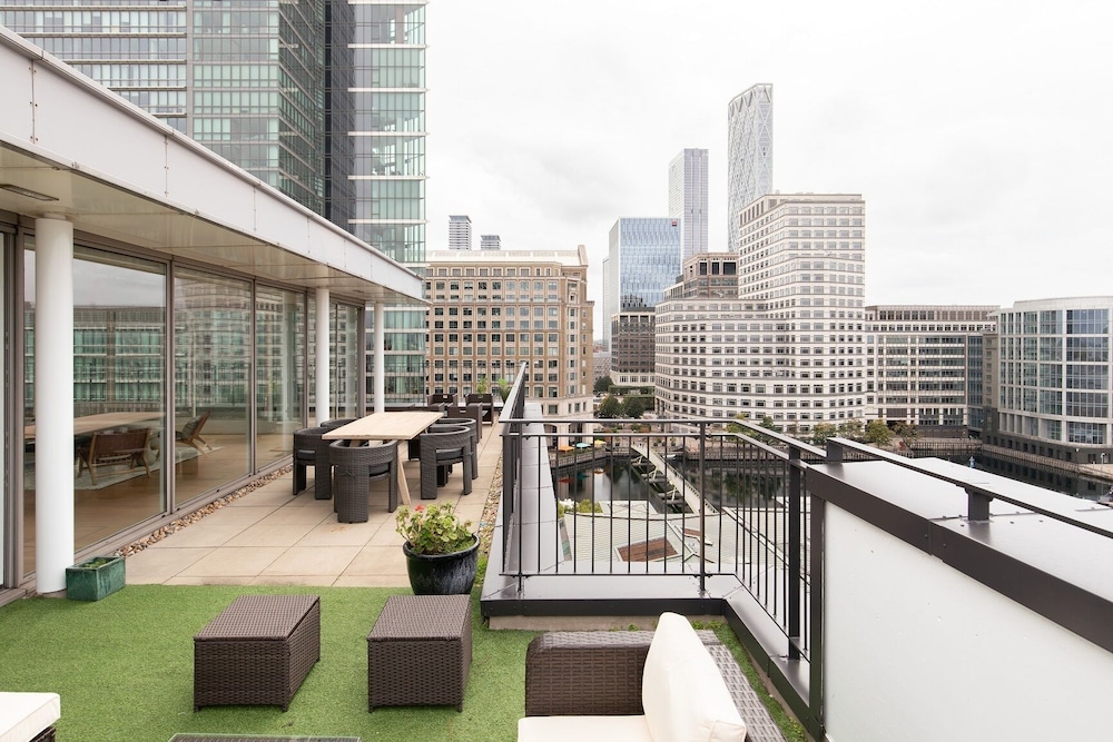 The Canary Wharf Secret - Glamorous 3BDR Flat w/ Terrace and Parking
