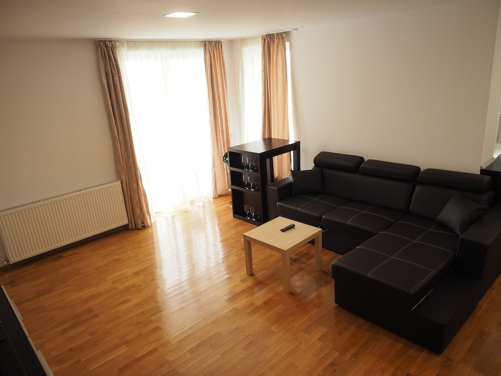 Hill Residence