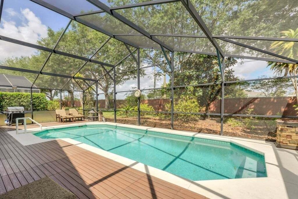 Large 4 bedroom Pool Home With Relaxing Vibes 4 Villa