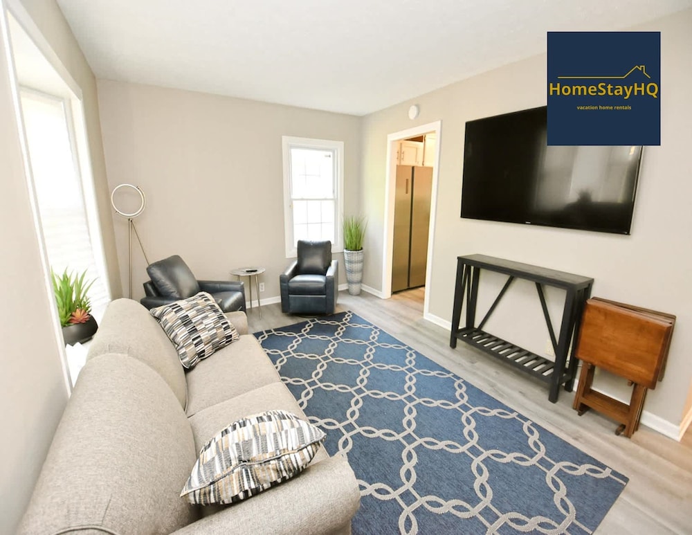 3 Blocks From Nd 3 Bedroom 2 Bath Home 1815