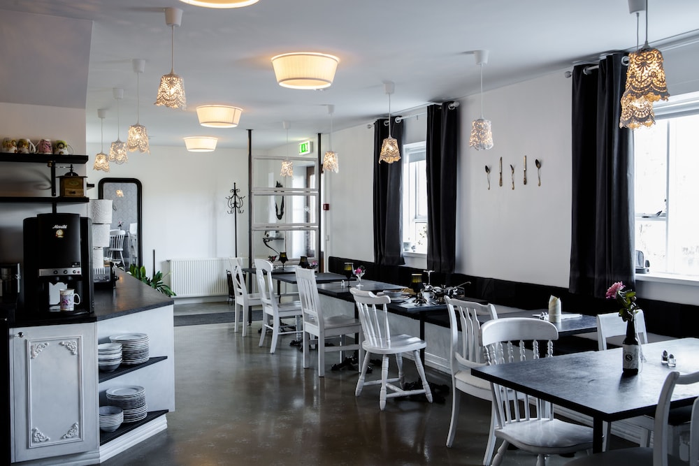 Hotel Skjaldarvik Guest House - Image 1