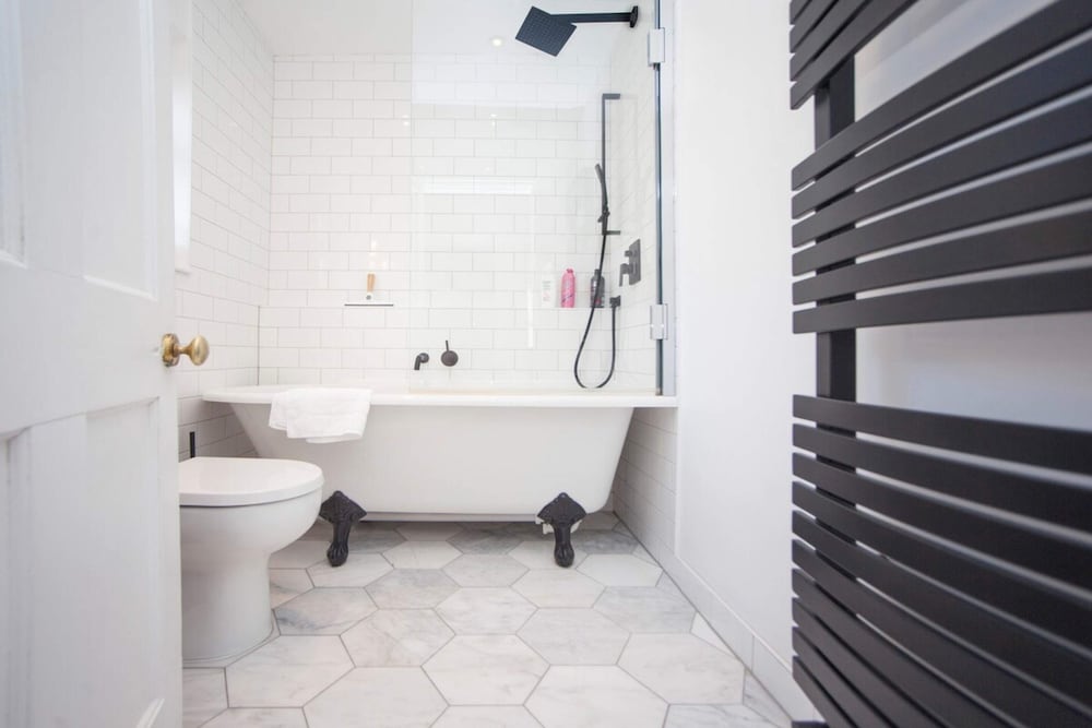 Modern and Chic 2 Bedroom in Bristol view 4