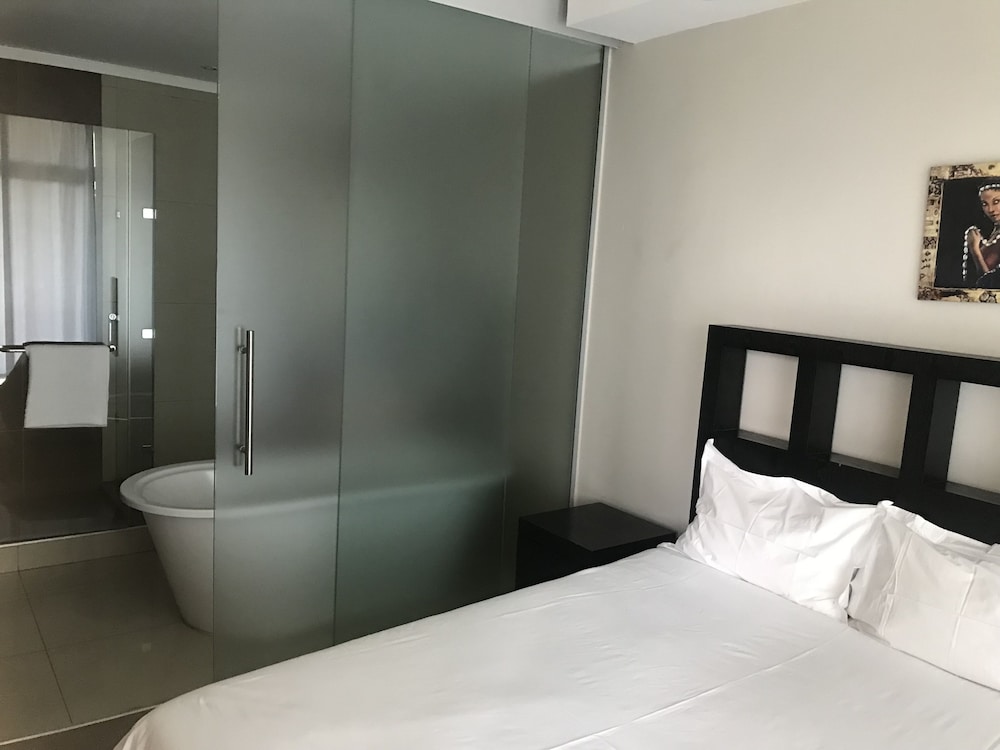 First Divine Suites - Hydro Park