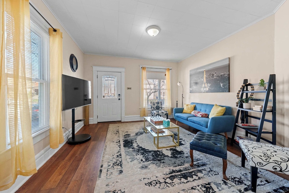 Summit Scholars Suites For 12!