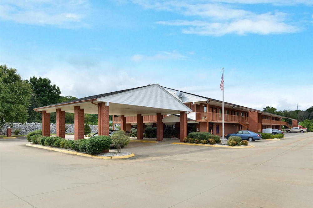 Americas Best Value Inn  Suites Sheridan - Property Image 2