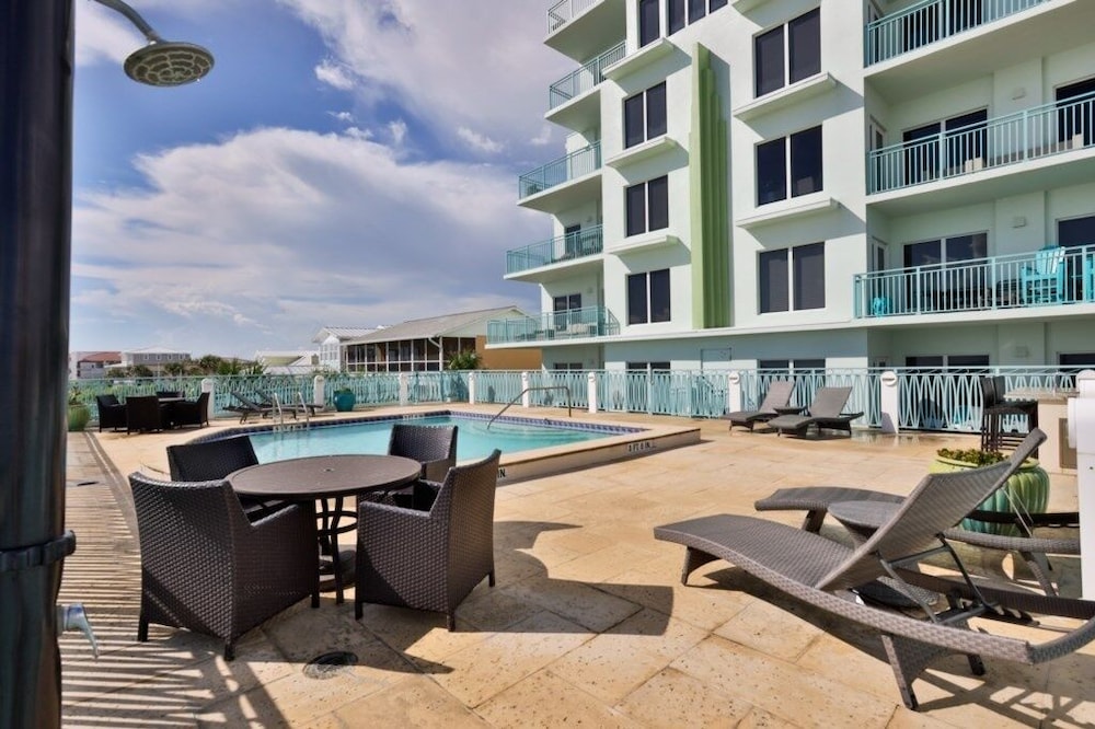 Oceanfront Condo With Beautiful Views 2 Bedroom Condo