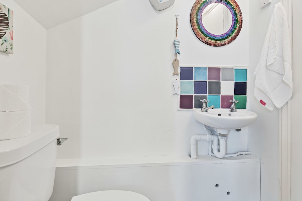 Pebble Mews House | By My Getaways | Parking for one small car