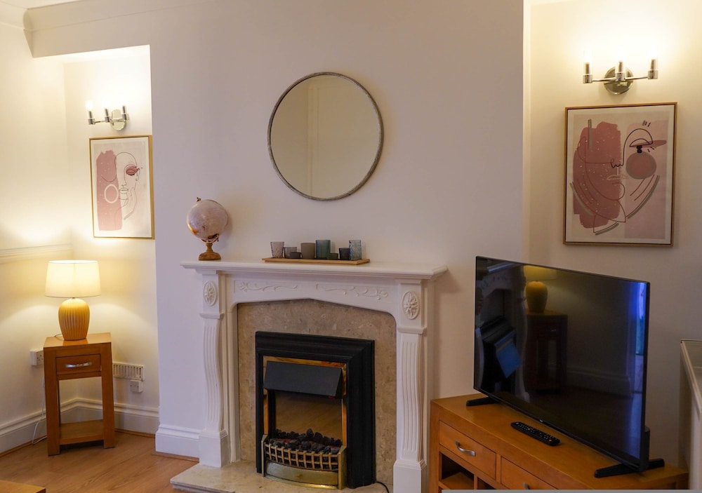 Ivy Cellar With 2 Bedrooms and 1 Bathrooms