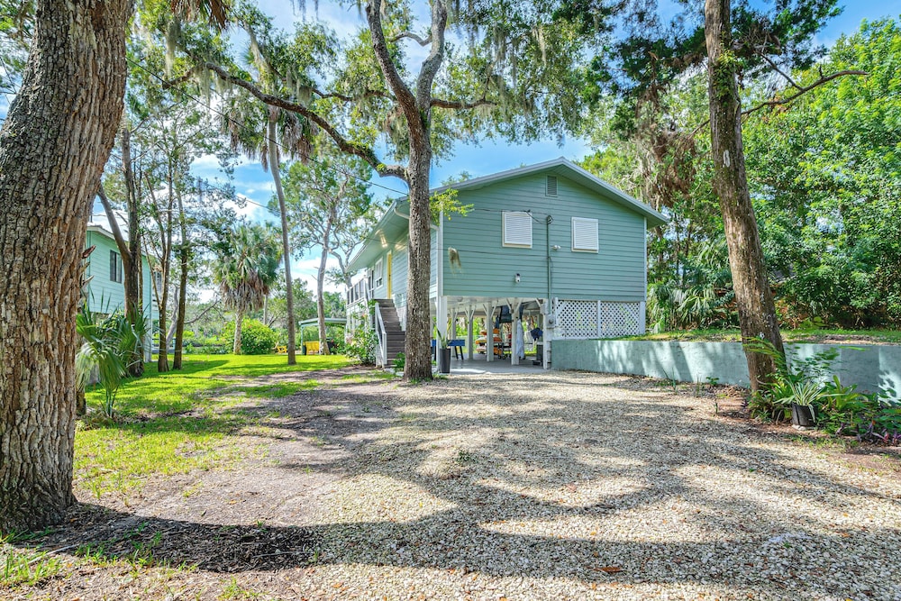 Dock, Hot Tub & Games: Crystal River Family Gem