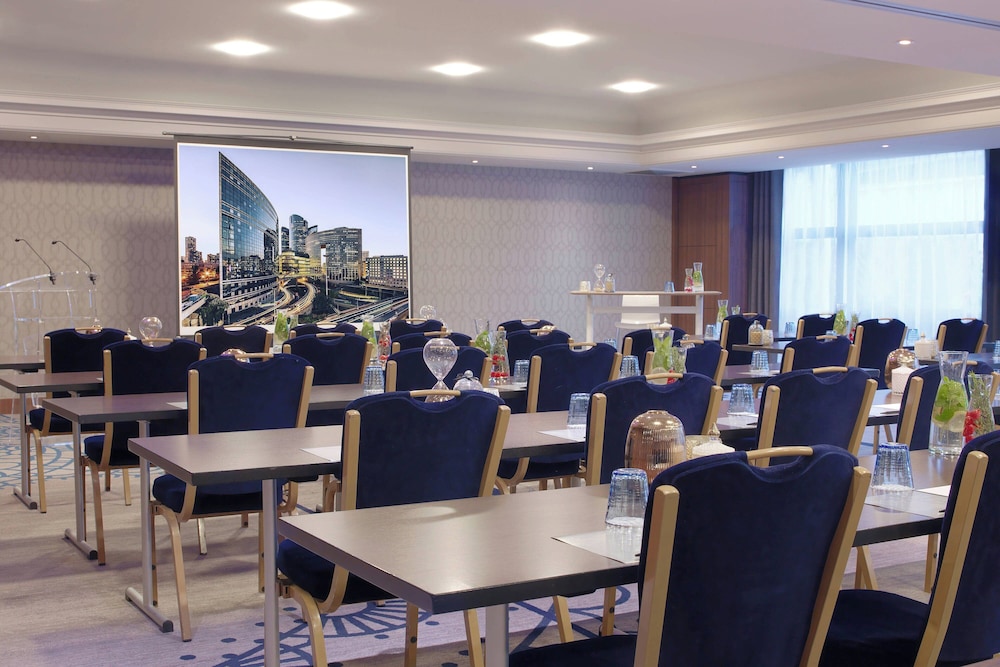 Puteaux Vacations - Renaissance Paris La Defense Hotel - Property Image 15