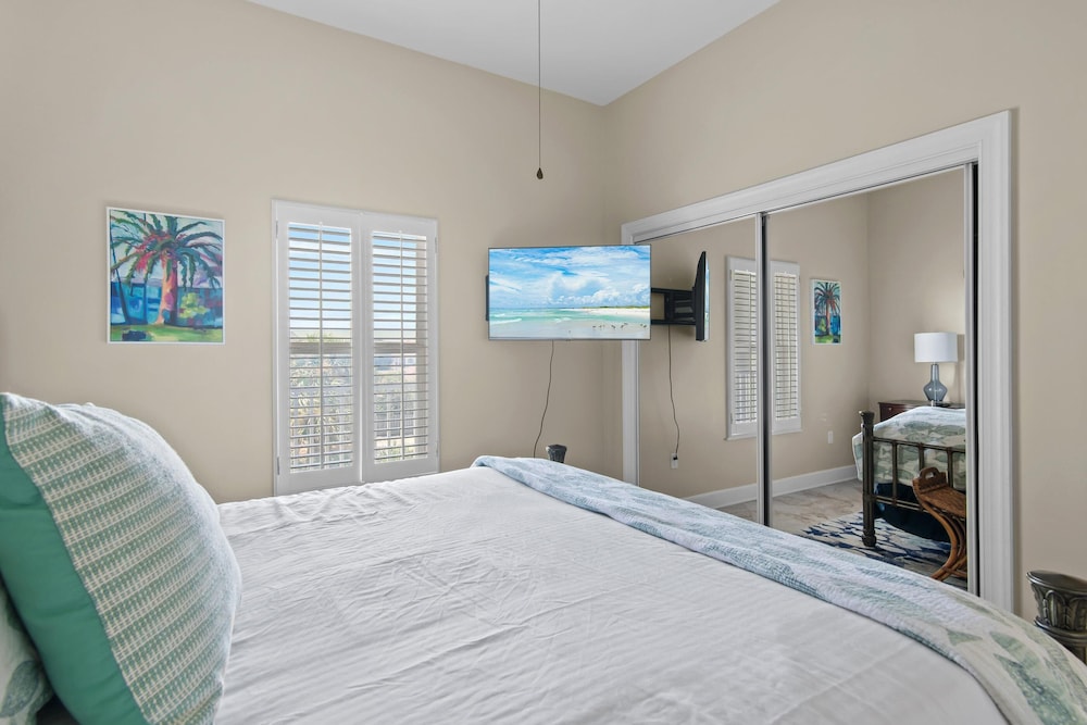 Pavilion Palms 203c