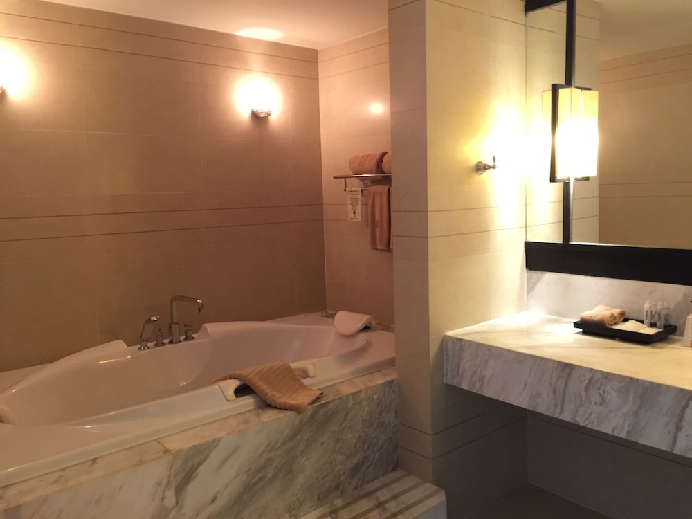 Sawaddi Patong Resort & Spa by Tolani, photo 41