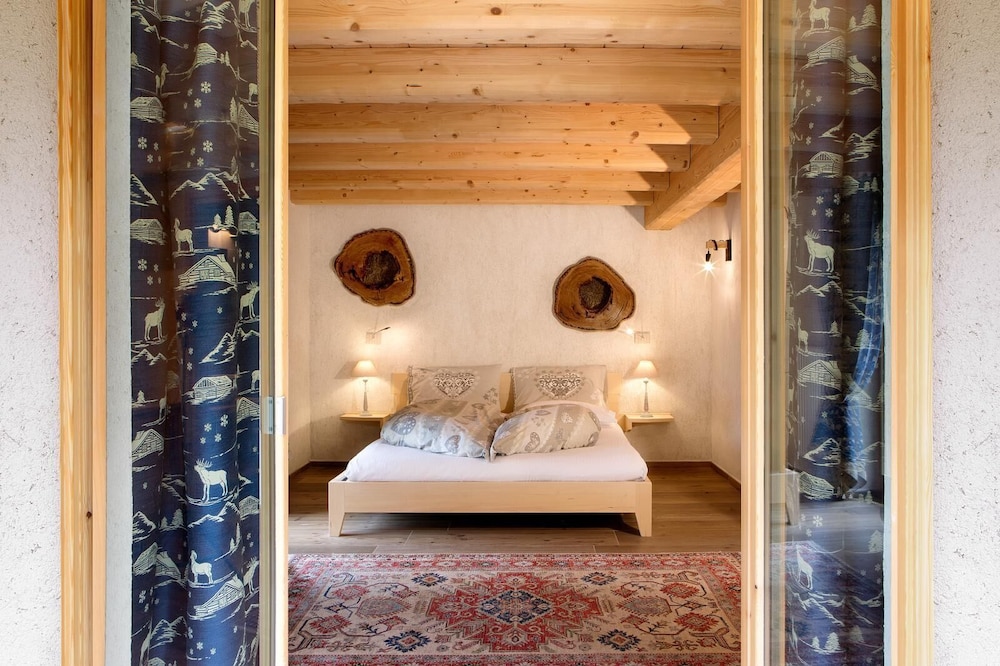 Lily Rose Lodge