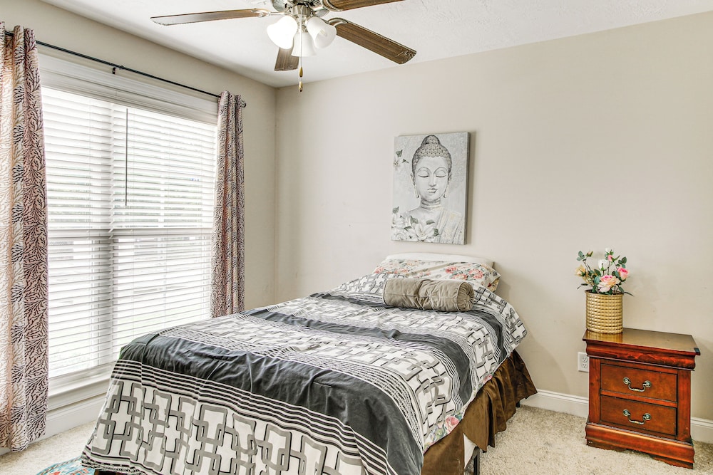7 Mi to Dtwn Augusta: Townhome Near Shops & Eats!