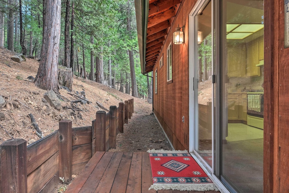 4 Mi to Big Tree State Park: Serene Cabin w/ Deck view 2