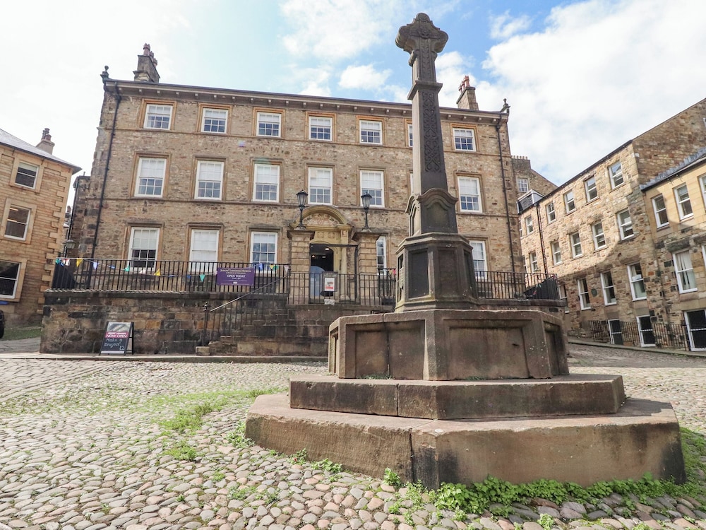 5 Castle Hill