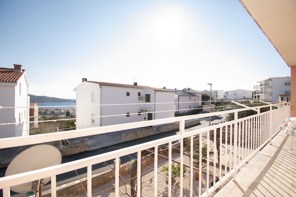 Apartment Brko en Primosten — balance & terrace