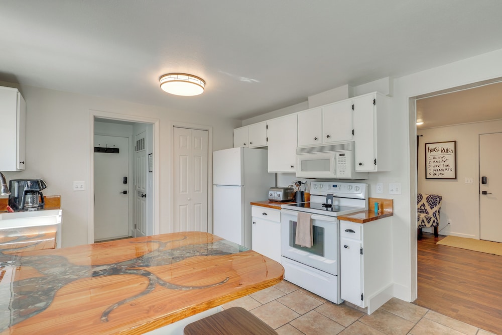 1 Mi to Main Street Vernal: Updated Home w/ Yard!