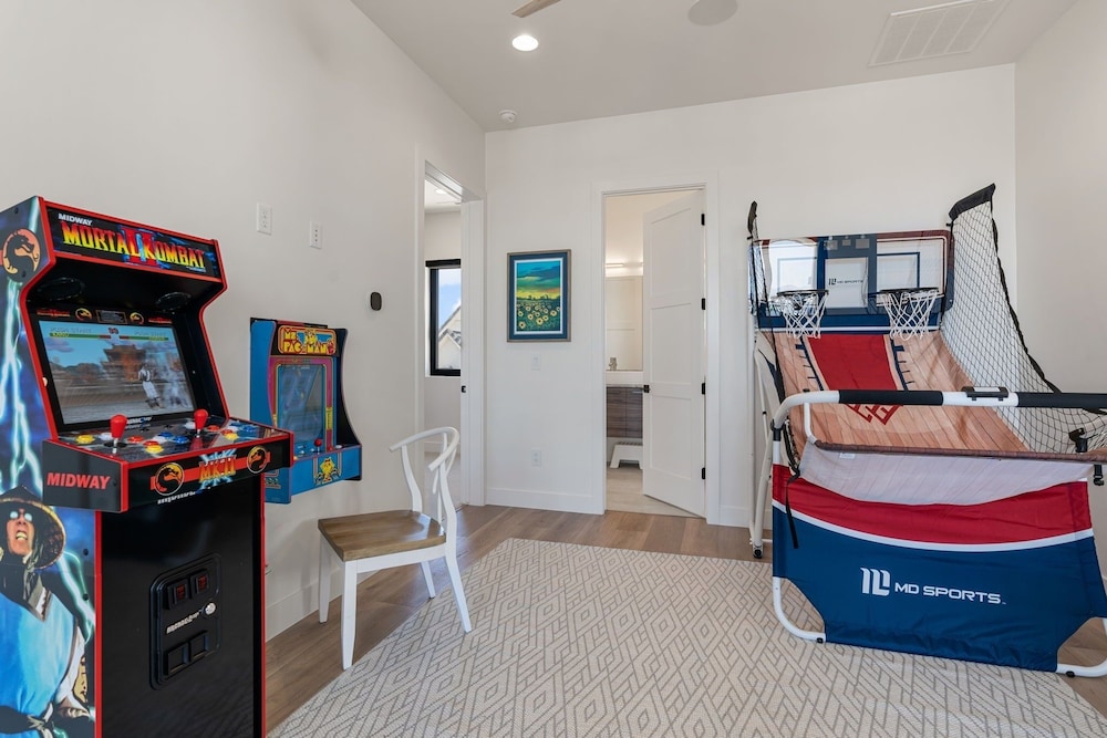 Lula Bay Lagoon House 8 Bedroom Home