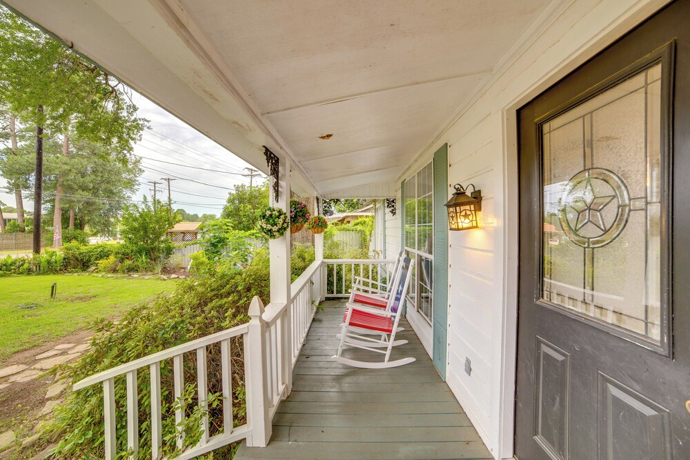 7 Mi to Lake Fork: Cottage w/ Deck in Quitman
