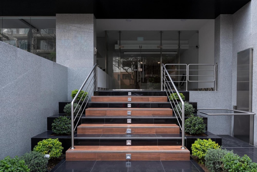Spectacular 3BR 2BA Parking en Lima