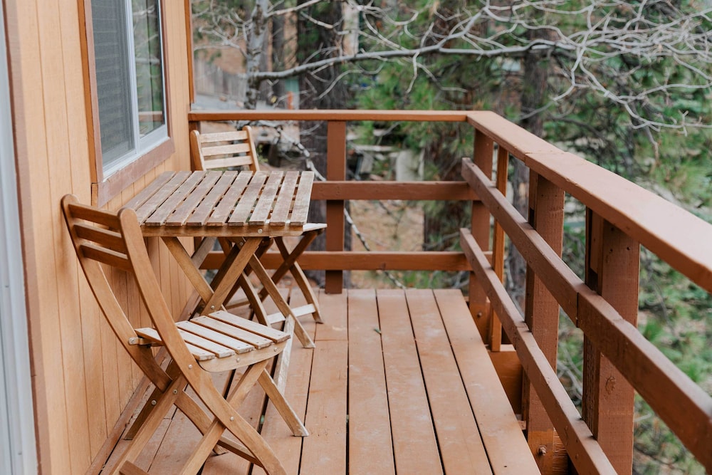 Snow Valley Hideaway Arrowbear Lake Retreat view 3