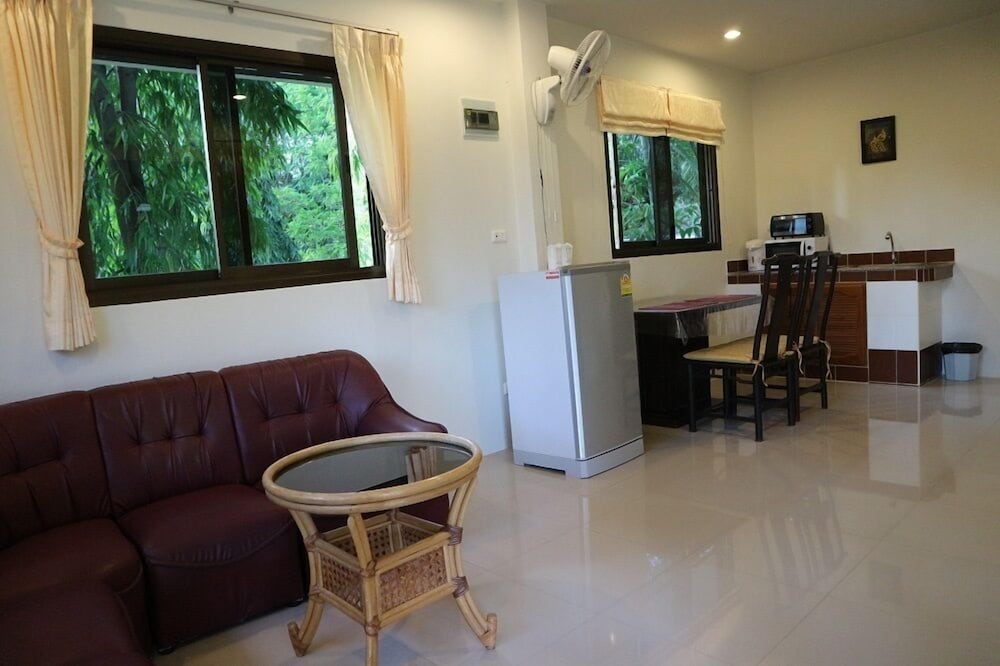 Baan Saensook Villas