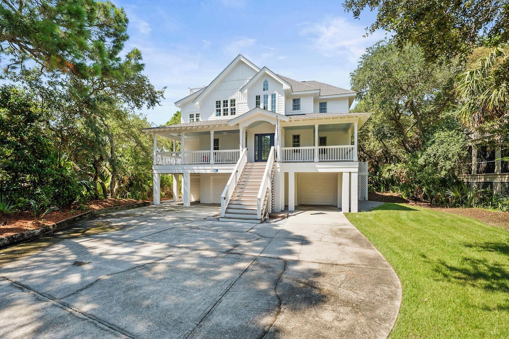 723 Seahorse Road - Newly Renovated, 5-bedroom Oceanside Home