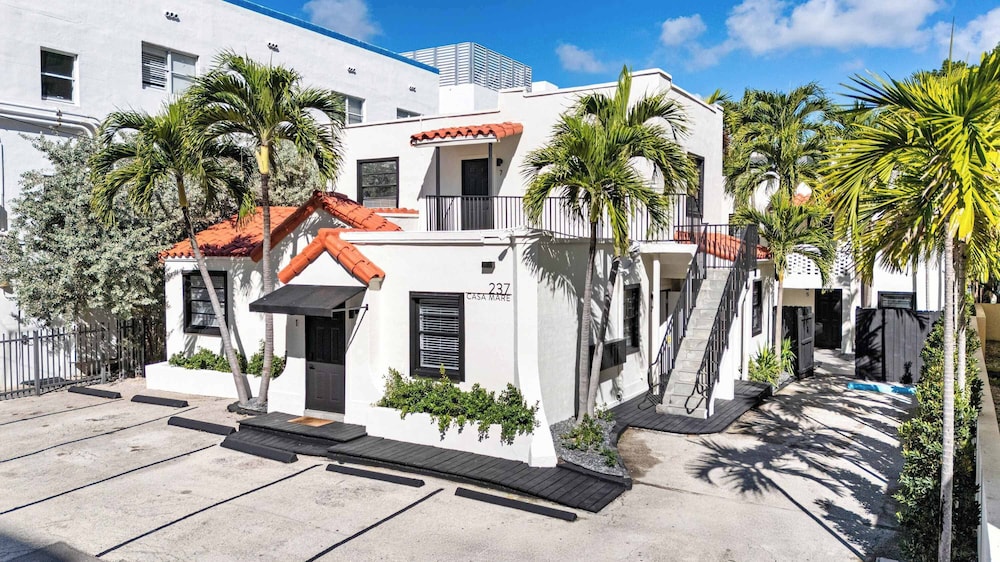 Retro Miami Getaway With Free Parking 1 Minute From Beach