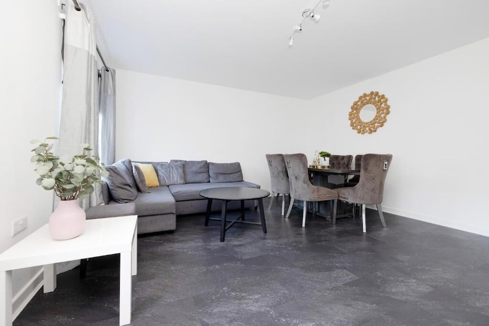JOIVY Stylish House with Garden