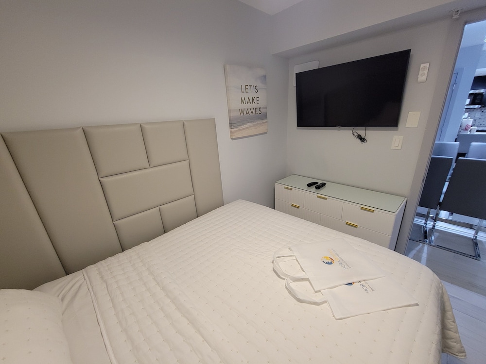 Alexander 817 3 Bedroom Apts
