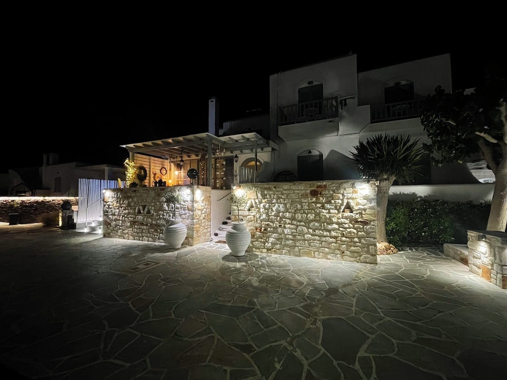 Zoumis Residence