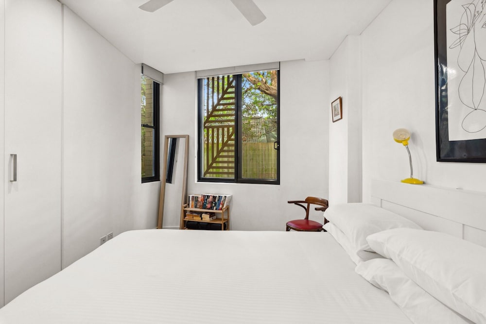 Spacious 2-bed Retreat With BBQ & Courtyard