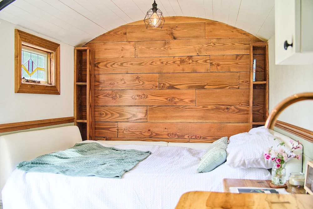 Host Stay Dipple Farm Shepherds Hut