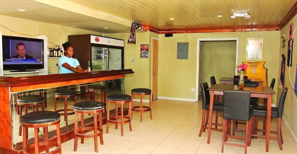 Two Turtles Inn - Property Image 11