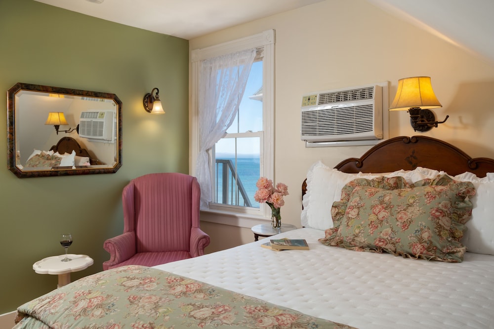 The Blue Dory Inn