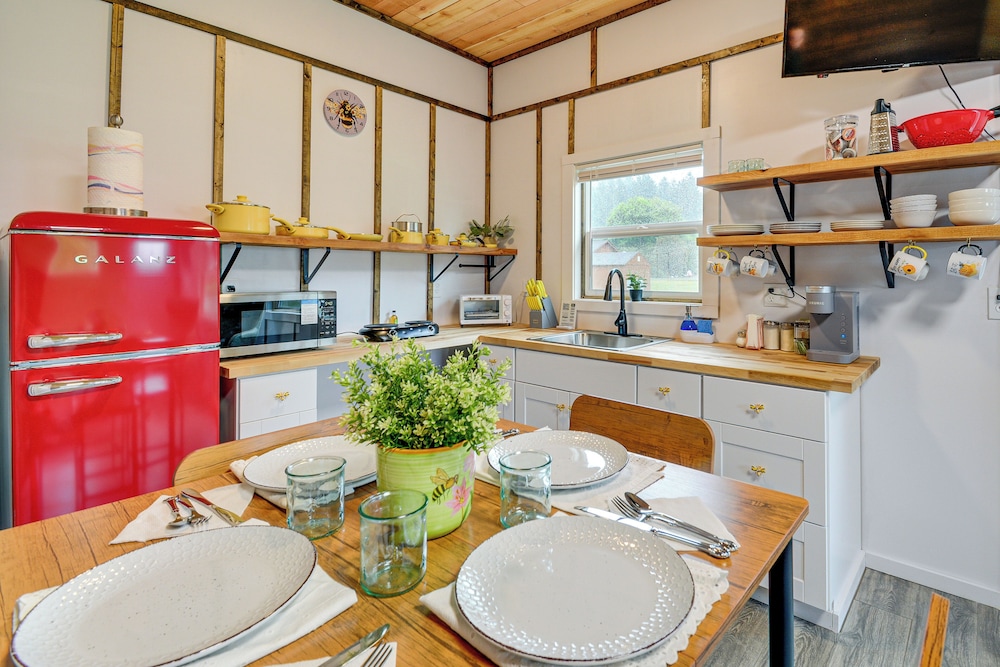Near Twilight Sites & Scenic Hikes: Forks Apt