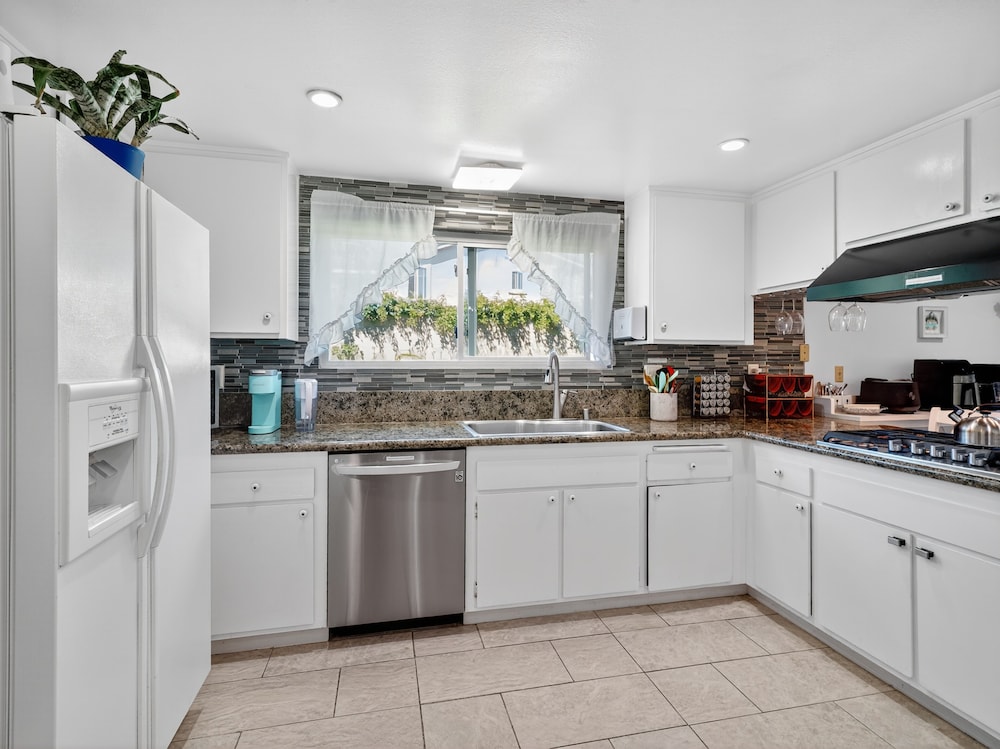 Coastal Escape With Private Mini Golf 4 Bedroom Home