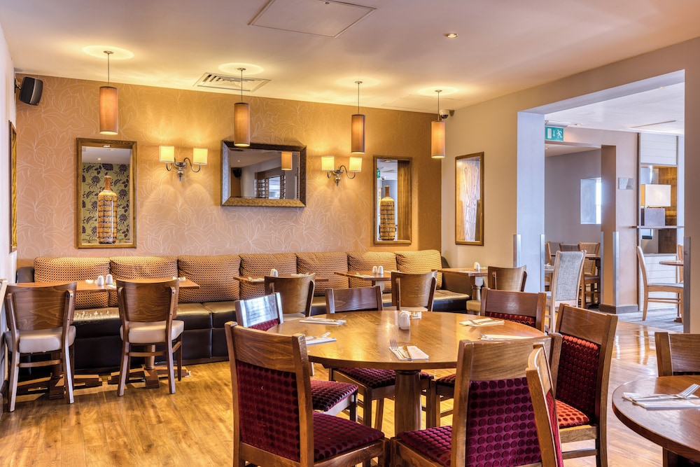 Premier Inn London Gatwick Airport 4