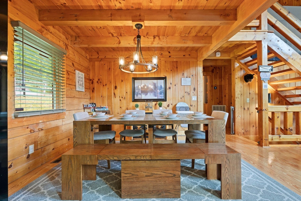 Breathtaking Hideaway 5 Bedroom Cabin