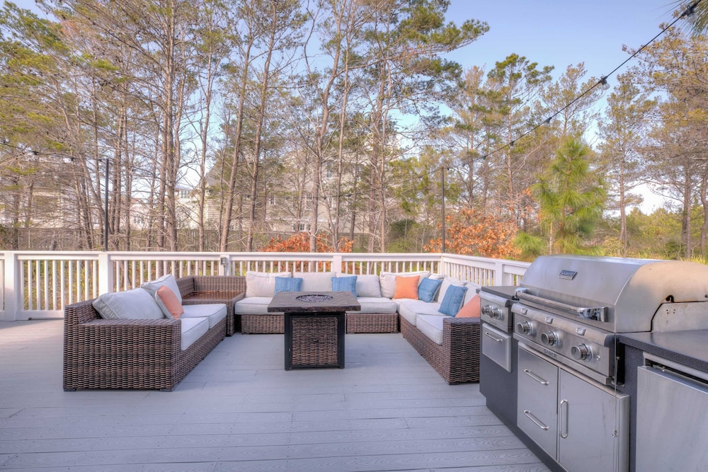 Coconut Cove by Avantstay Deck w/ Hot Tub, Access to 2 Pools